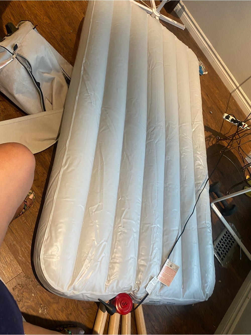 White Inflatable Single Matress with Frame - Picture 3 of 7